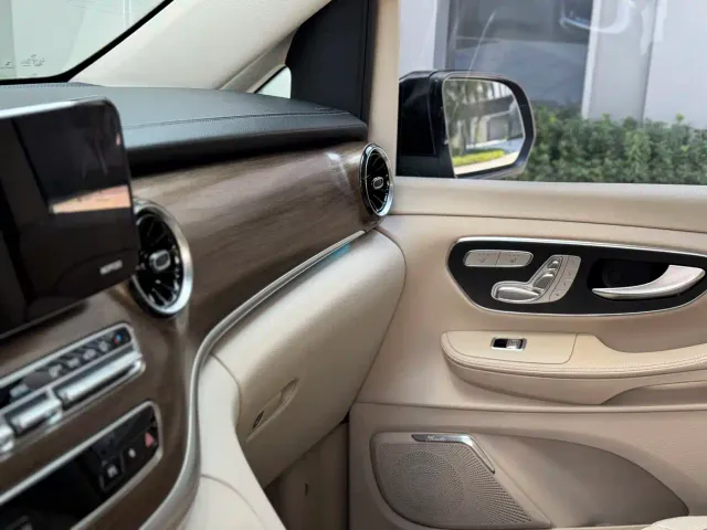 Mercedes-Benz V-Class — Фото автомобиля 12