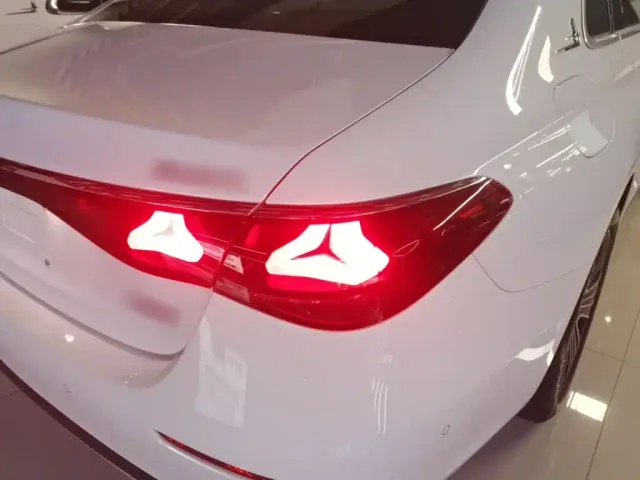 Mercedes-Benz E-Class — Фото автомобиля 7