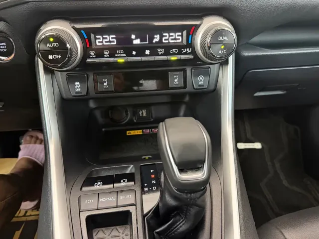 Toyota RAV4 — Фото автомобиля 11