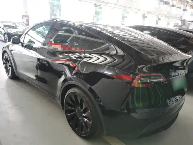 Tesla Model Y — Фото автомобиля 4