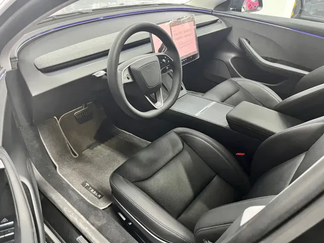 Tesla Model 3 — Фото автомобиля 4