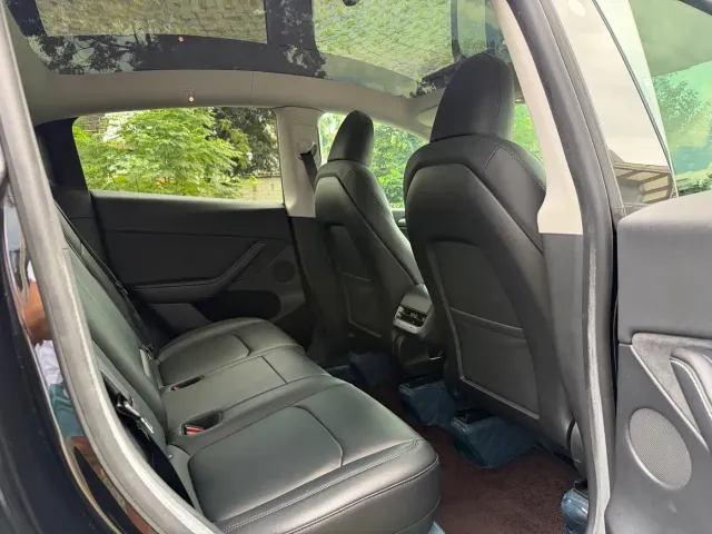 Tesla Model Y — Фото автомобиля 9
