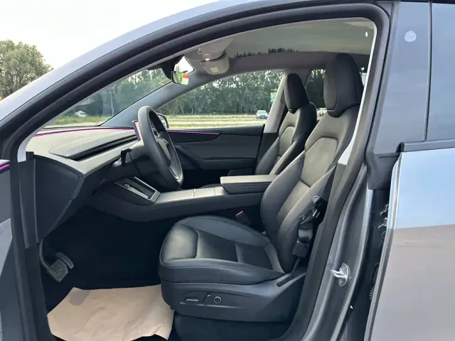 Tesla Model Y — Фото автомобиля 9