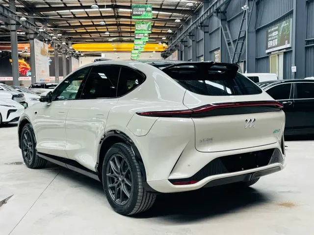 IM Motors LS7 — Фото автомобиля 6