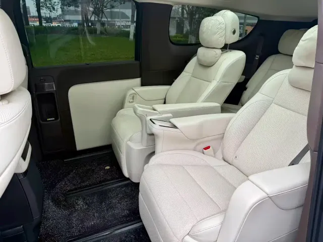 Li Auto MEGA — Фото автомобиля 8