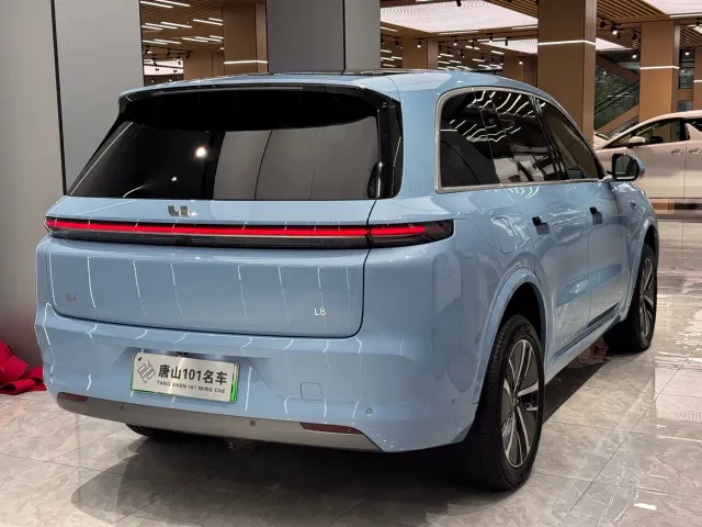 Li Auto L8 — Фото автомобиля 10