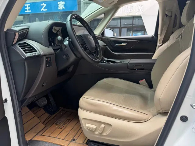Toyota Alphard — Фото автомобиля 4