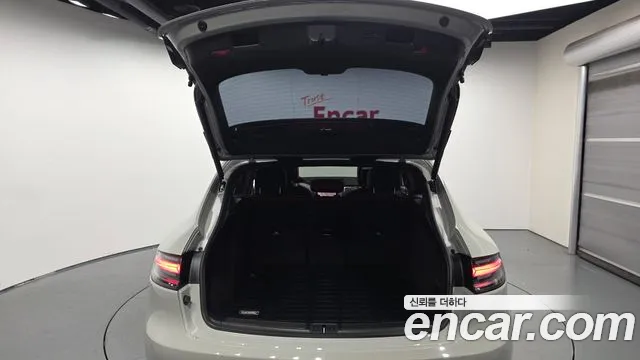 Porsche Macan — Фото автомобиля 20