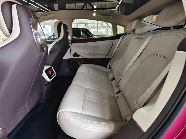 Xiaomi SU7 — Фото автомобиля 12