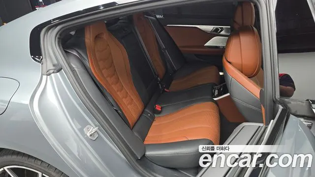 BMW 8-Series — Фото автомобиля 11