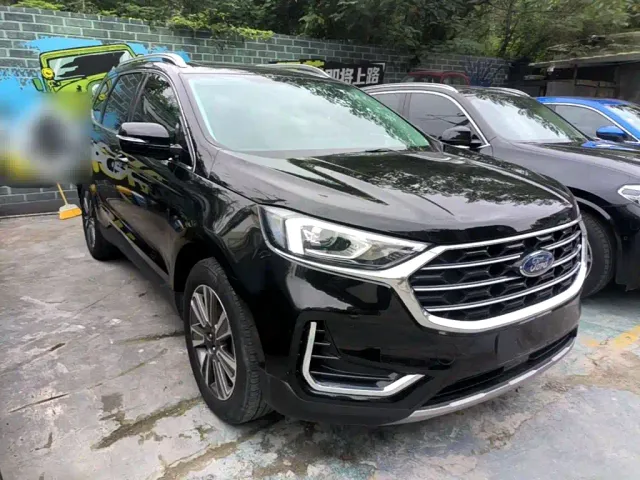 Ford Edge — Фото автомобиля 3