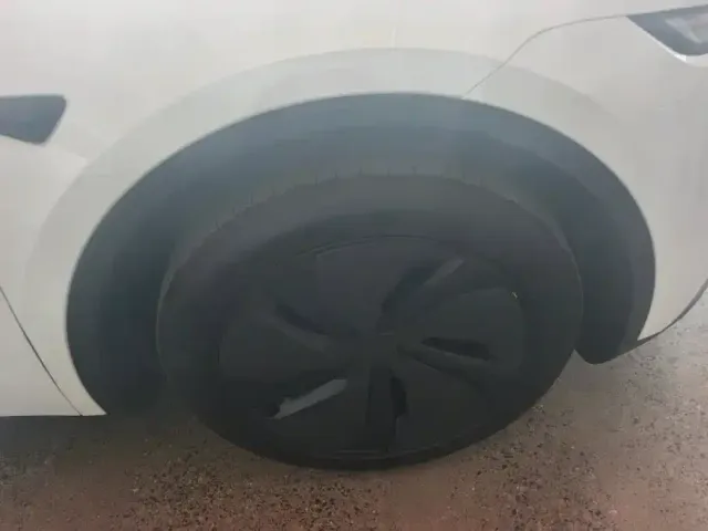 Tesla Model Y — Фото автомобиля 6
