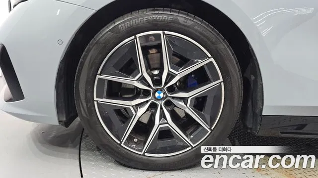 BMW 5 Series G60 — Фото автомобиля 5