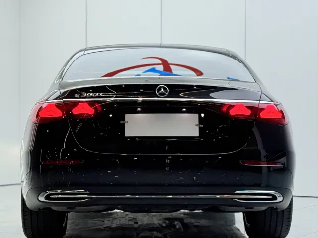 Mercedes-Benz E-Class — Фото автомобиля 15