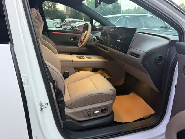 Li Auto i6 — Фото автомобиля 13