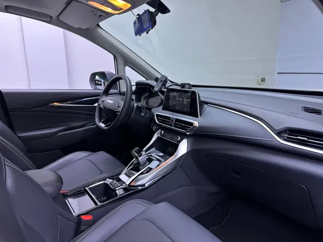 Maxus Dajia 5 — Фото автомобиля 11