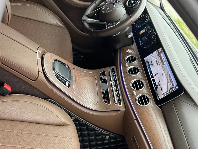 Mercedes-Benz E-Class — Фото автомобиля 11