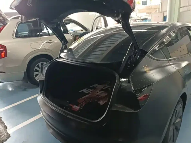 Tesla Model 3 — Фото автомобиля 18