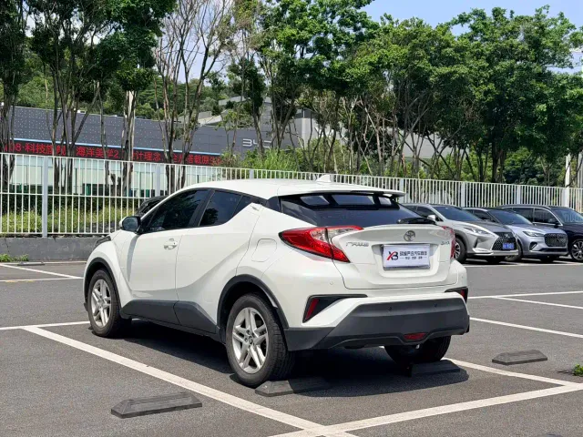 Toyota C-HR — Фото автомобиля 8