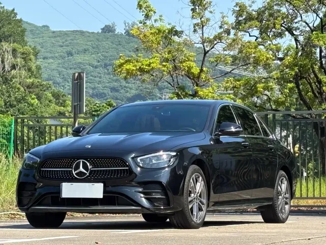 Фотография автомобиля — Mercedes-Benz E-Class