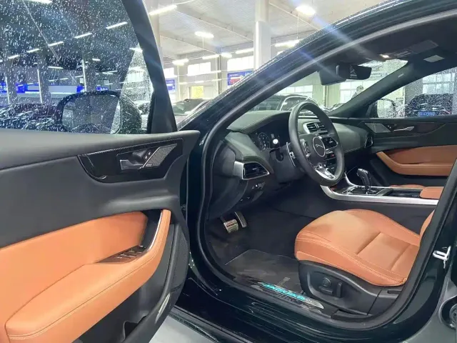 Jaguar XEL — Фото автомобиля 4