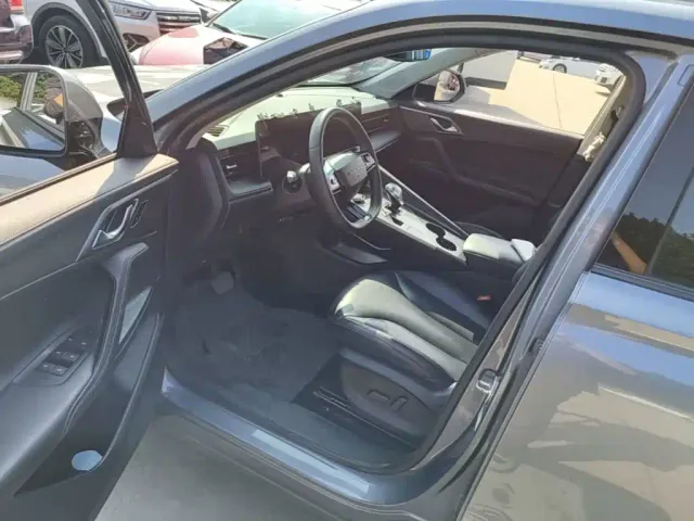 Roewe RX5 — Фото автомобиля 15