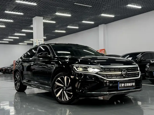 Volkswagen Passat — Фото автомобиля 3
