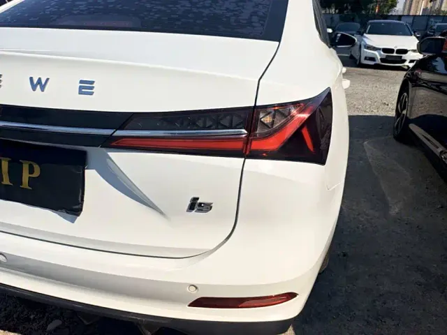 Roewe i5 — Фото автомобиля 7