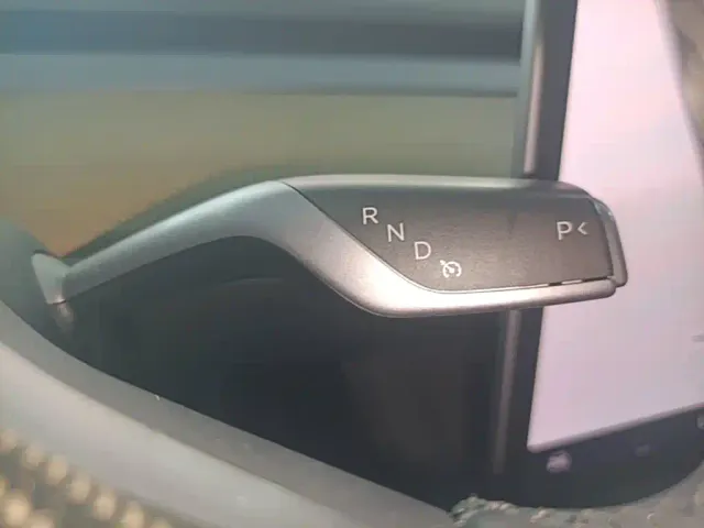 Tesla Model Y — Фото автомобиля 13