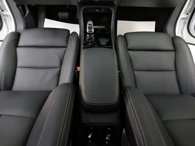 Volvo XC40 — Фото автомобиля 10