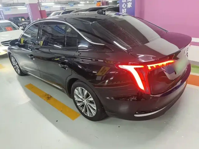 Hongqi E-QM5 — Фото автомобиля 4