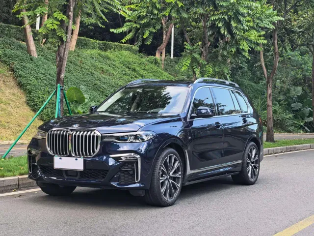 Фотография автомобиля — BMW X7