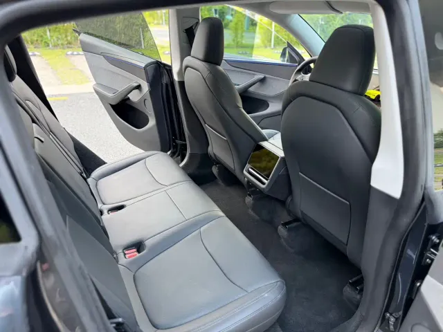 Tesla Model Y 2025 Rear-Wheel Drive — Фото автомобиля 8