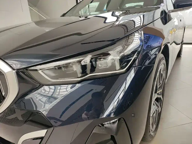 BMW i5 — Фото автомобиля 23
