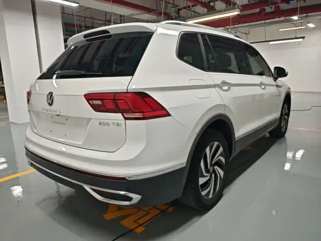 Volkswagen Tiguan L — Фото автомобиля 6