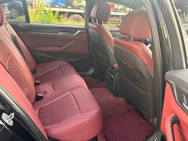 BMW 5 Series — Фото автомобиля 10