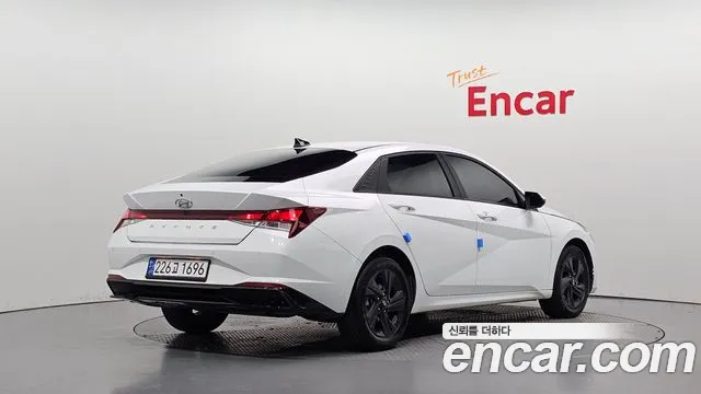 Hyundai Avante CN7 — Фото автомобиля 2