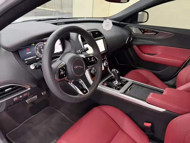 Jaguar XEL — Фото автомобиля 4