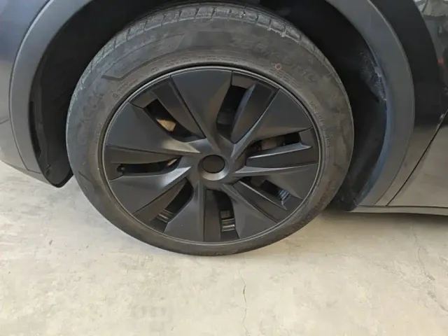 Tesla Model Y — Фото автомобиля 22