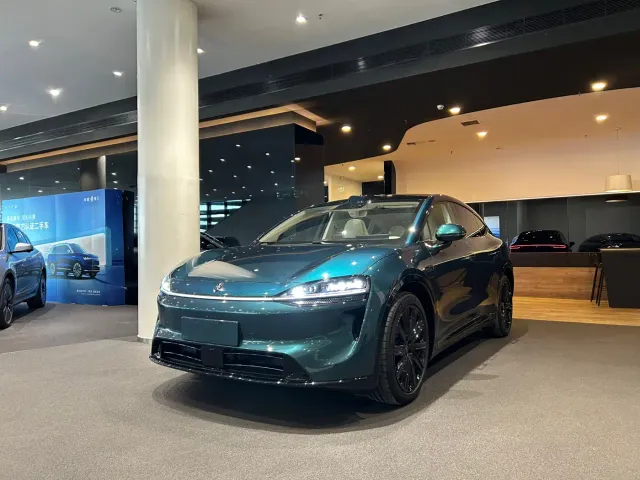Фотография автомобиля — Luxeed R7
