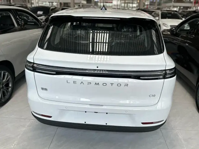 Leapmotor C10 — Фото автомобиля 21