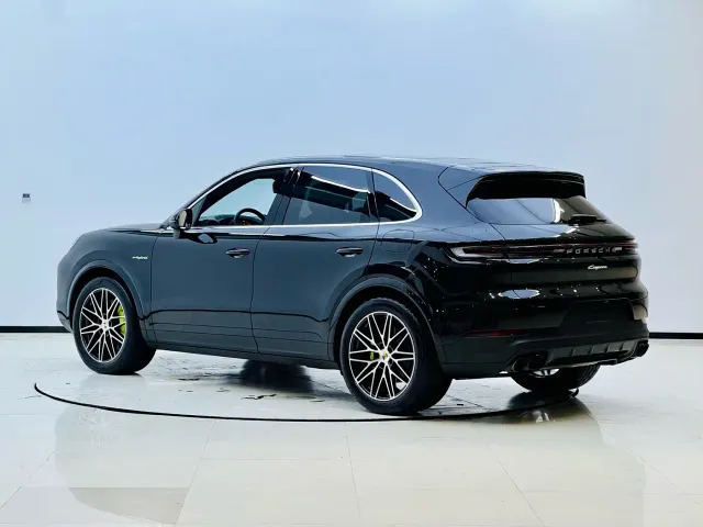 Porsche Cayenne — Фото автомобиля 4
