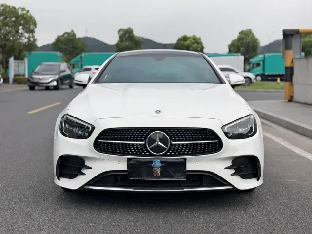 Mercedes-Benz E-Class — Фото автомобиля 2