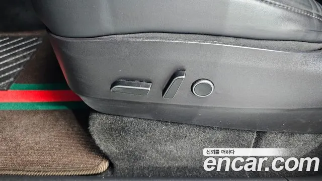 Tesla Model Y — Фото автомобиля 27