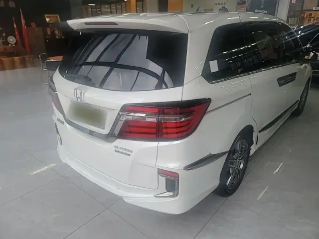 Honda Elysion — Фото автомобиля 6