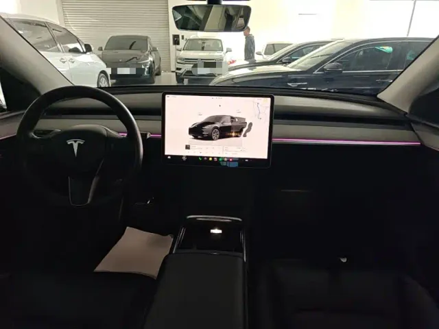 Tesla Model Y — Фото автомобиля 9