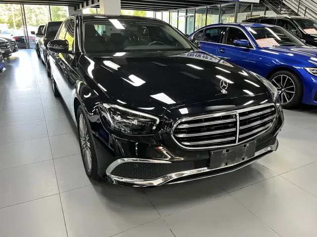 Mercedes-Benz E-Class — Фото автомобиля 3