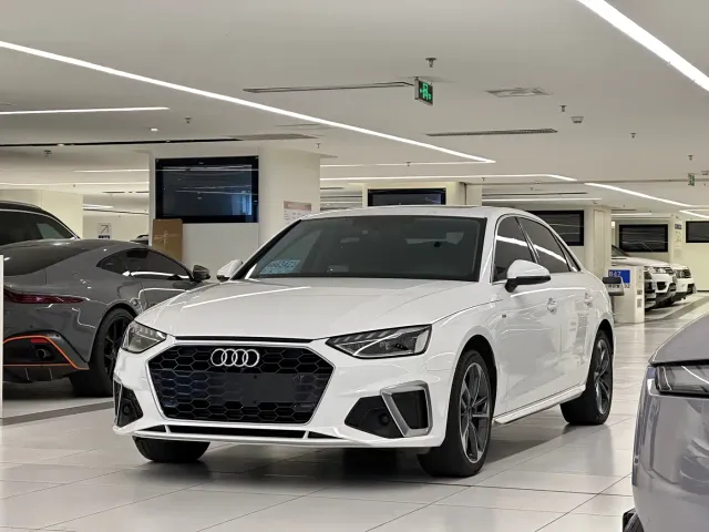 Фотография автомобиля — Audi A4L