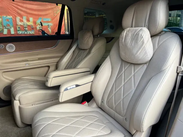AITO Wenjie AITO M9 2024 Extended Range Ultra 42kWh 6-Seater — Фото автомобиля 16