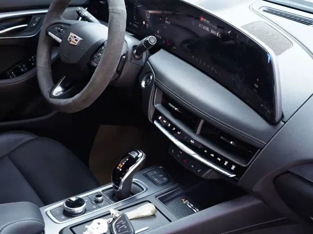 Cadillac CT5 — Фото автомобиля 14